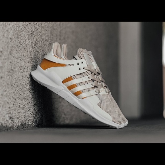 converse verdes botella